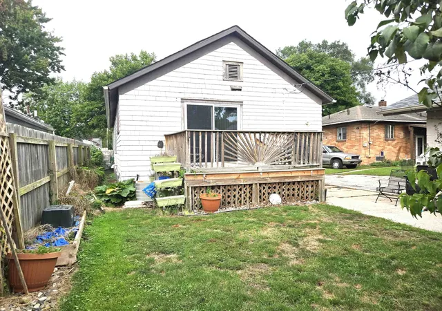 Photo 3 of Single family home for sale at 1530 Elizabeth St, Bay City, MI 48708 | MLS# 50221992 | Listing updated on 2026-09-30