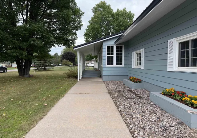 Photo 3 of Single family home for sale at 438 W Washington St, Gwinn, MI 49841 | MLS# 50221171 | Listing updated on 2026-09-10