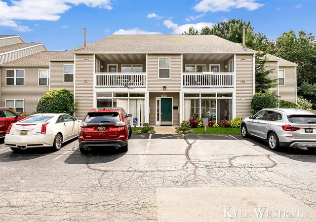 Listing Photo 1 - Condo for sale in building located at 3149 Poplar Creek Dr, Grand Rapids, MI 49512 - Unit #103