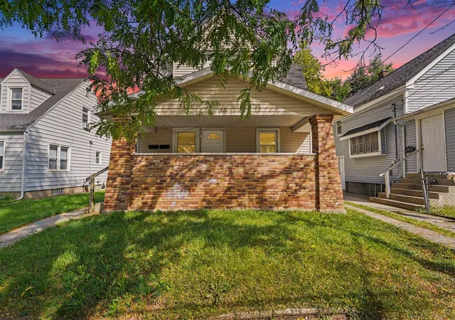 Photo 1 of Multi family home for sale at 921 Humbolt St, Grand Rapids, MI 49507 | MLS# 70560036 | Listing updated on 2026-09-30