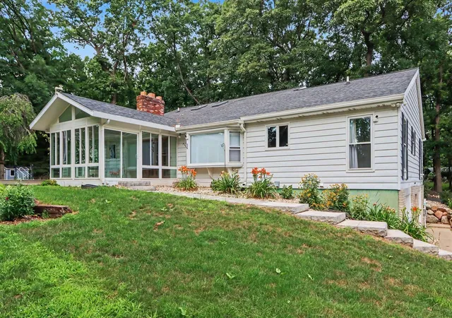 Photo 3 of Sale Pending at 223 Dogwood Trl, Battle Creek, MI 49017 | MLS# 70555820 | Listing updated on 2026-09-15