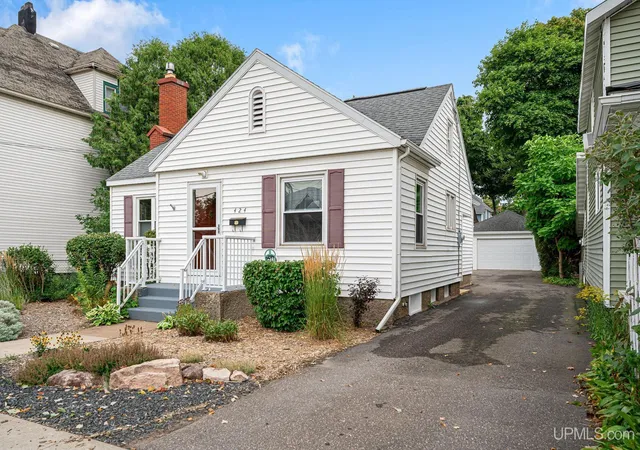 Photo 1 of Sale Pending at 424 N Front St, Marquette, MI 49855 | MLS# 50221289 | Listing updated on 2026-09-29