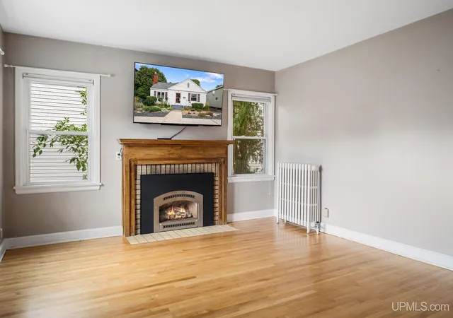 Photo 3 of Sale Pending at 424 N Front St, Marquette, MI 49855 | MLS# 50221289 | Listing updated on 2026-09-29