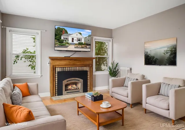 Photo 3 of Sale Pending at 424 N Front St, Marquette, MI 49855 | MLS# 50221289 | Listing updated on 2026-09-29