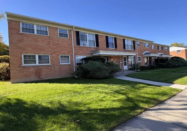 Photo 2 of Condo for sale at 2709 W 13 Mile Rd #3, Royal Oak, MI 48073 | MLS# 50224436 | Listing updated on 2026-10-12