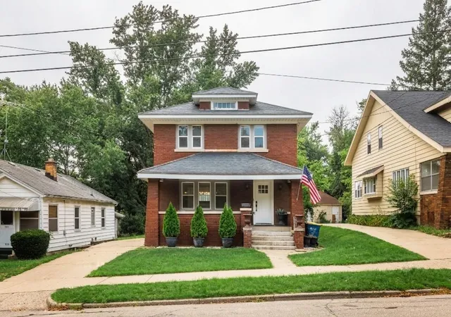 Photo 2 of Sale Pending at 517 Eastern Ave, Grand Rapids, MI 49503 | MLS# 70554160 | Listing updated on 2026-09-14