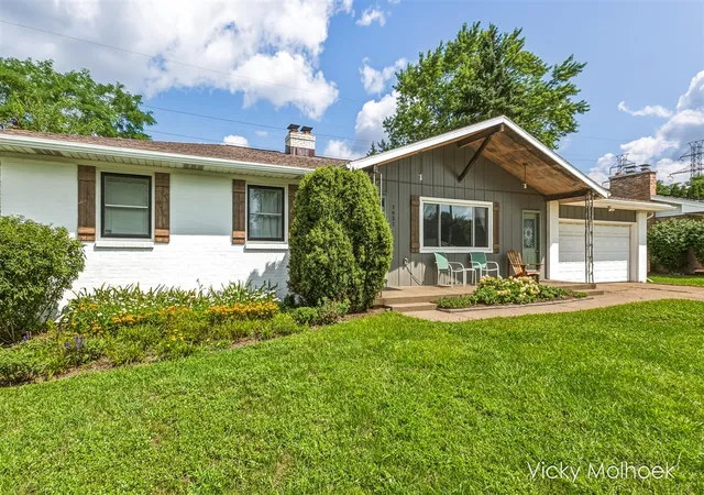 Photo 1 of Single family home for sale at 1651 Sunny Creek St, Kentwood, MI 49508 | MLS# 70555525 | Listing updated on 2026-10-07