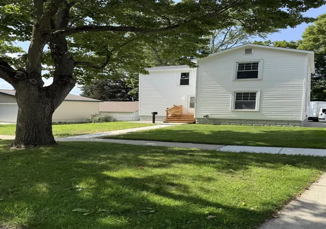 Photo 3 of Single family home for sale at 313 Morse St, Ionia, MI 48846 | MLS# 70555507 | Listing updated on 2026-09-08