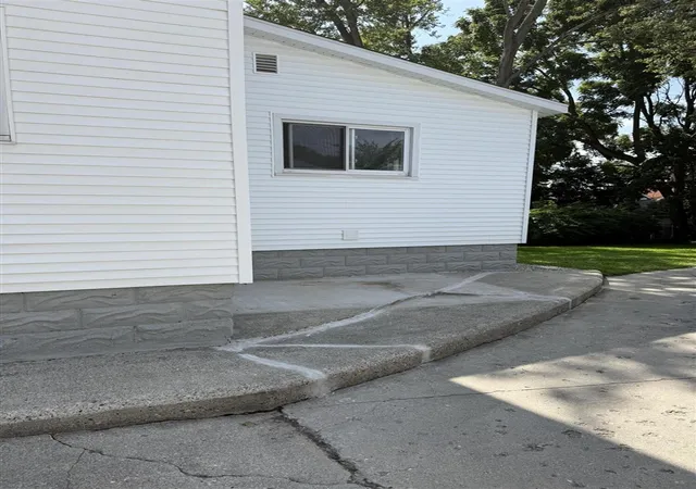 Photo 3 of Single family home for sale at 313 Morse St, Ionia, MI 48846 | MLS# 70555507 | Listing updated on 2026-09-08