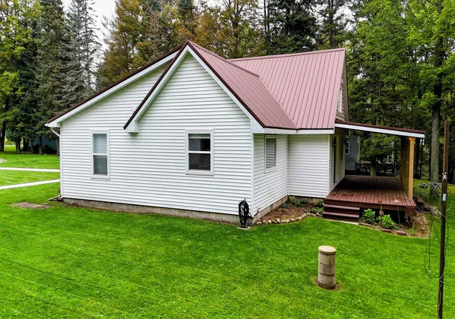 Photo 4 of Single family home for sale at 43 White Tail Trl, Gladwin, MI 48624 | MLS# 50221007 | Listing updated on 2026-09-07