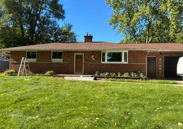 Photo 1 of Sale Pending at 3825 Breaker, Waterford, MI 48329 | MLS# 61035815 | Listing updated on 2026-10-13