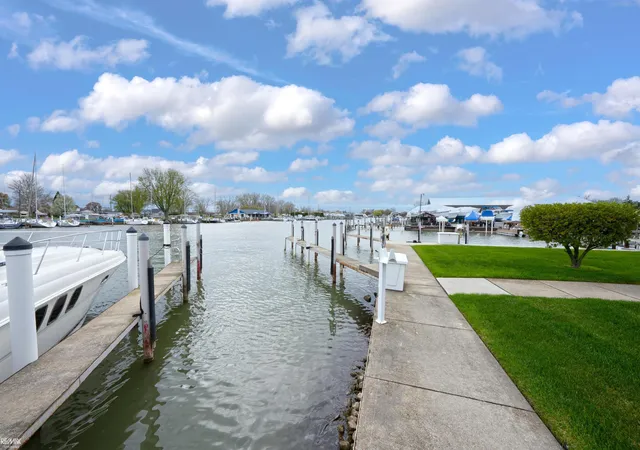Photo 4 of Condo for sale at 32172 N River Rd #17, Harrison Township, MI 48045 | MLS# 50214951 | Listing updated on 2026-09-07