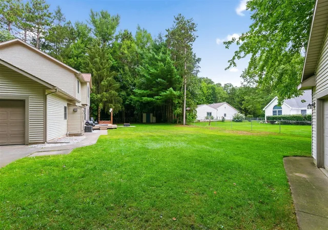 Photo 4 of Single family home for sale at 15250 Hofma Dr, Grand Haven, MI 49417 | MLS# 70553900 | Listing updated on 2026-09-03