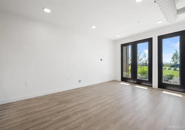 Photo 3 of Condo for sale at 2401 N Lakeshore Blvd, Marquette, MI 49855 | MLS# 50145778 | Listing updated on 2026-09-15