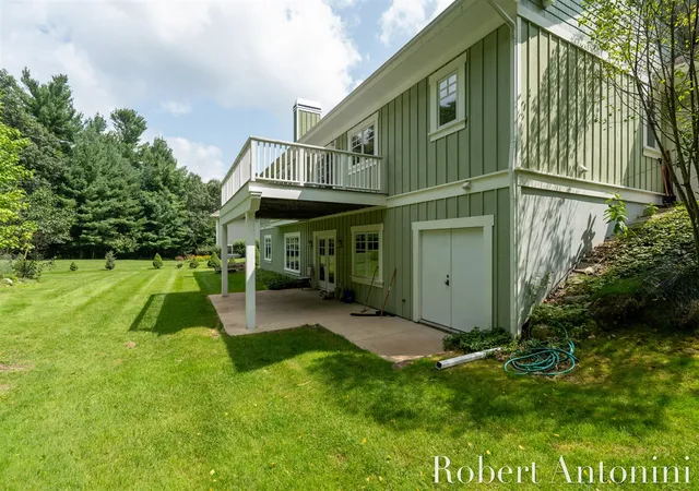 Photo 3 of Single family home for sale at 2025 Pine Nook Ct, Grand Rapids, MI 49525 | MLS# 70555397 | Listing updated on 2026-09-02