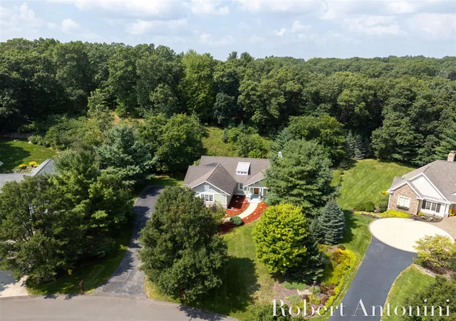 Photo 4 of Single family home for sale at 2025 Pine Nook Ct, Grand Rapids, MI 49525 | MLS# 70555397 | Listing updated on 2026-09-02