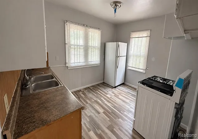 Photo 2 of Single family home for sale at 15870 W Parkway St, Detroit, MI 48223 1033 | MLS# 60989370 | Listing updated on 2026-09-30
