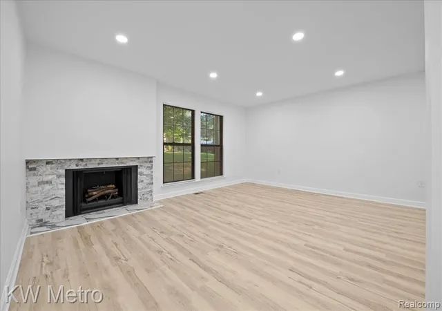 Photo 3 of Condo for sale at 25168 Maplebrooke Dr, Southfield, MI 48033 | MLS# 61034932 | Listing updated on 2026-10-18