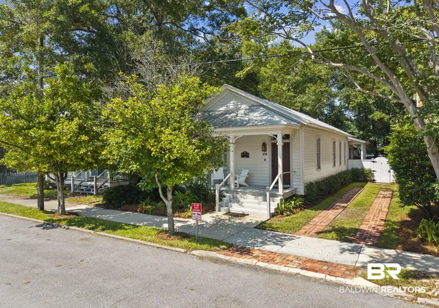 Photo 2 of Single family home for sale at 216 E Church St, Pensacola, FL 32502 | MLS# 410487 | Listing updated on 2026-09-29