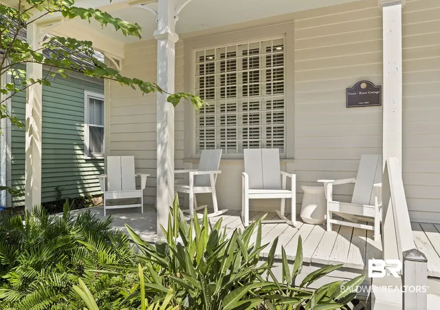 Photo 3 of Single family home for sale at 216 E Church St, Pensacola, FL 32502 | MLS# 410487 | Listing updated on 2026-09-29