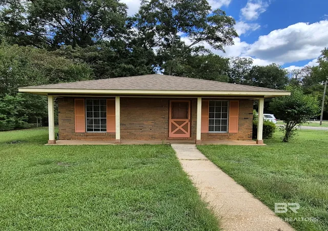 Single family home for sale at 109 Elizabeth St, Evergreen, AL 36401 | MLS# 411517