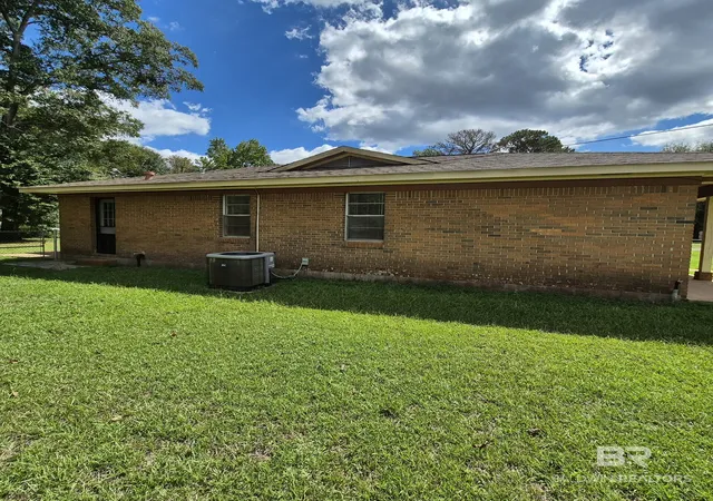 Photo 3 of Single family home for sale at 109 Elizabeth St, Evergreen, AL 36401 | MLS# 411517 | Listing updated on 2026-10-22