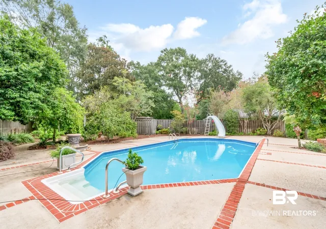 Photo 2 of Single family home for sale at 1908 Twin Oaks Ct, Mobile, AL 36609 | MLS# 409845 | Listing updated on 2026-09-11