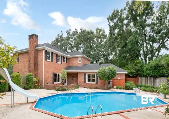 Photo 4 of Single family home for sale at 1908 Twin Oaks Ct, Mobile, AL 36609 | MLS# 409845 | Listing updated on 2026-09-11