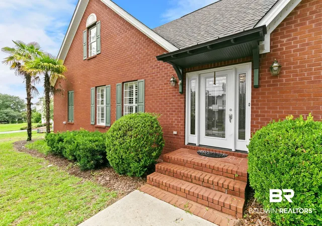Photo 1 of Single family home for sale at 207 Perdido Ave, Fairhope, AL 36532 | MLS# 398398 | Listing updated on 2026-10-07