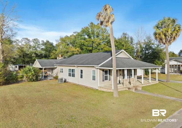 Photo 3 of Sale Pending at 1705 Poplar St, Flomaton, AL 36441 | MLS# 390006 | Listing updated on 2026-10-05