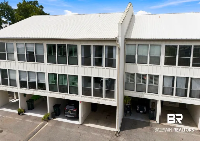 Townhouse for sale at 710 S Mobile St #APT 33, Fairhope, AL 36532 | MLS# 409996