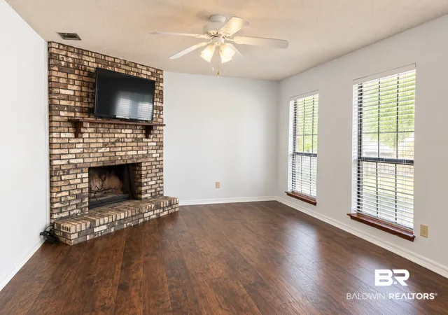 Photo 2 of Single family home for sale at 204 Straford Cir, Daphne, AL 36526 | MLS# 410385 | Listing updated on 2026-09-09