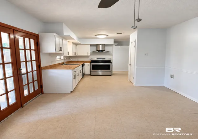 Photo 4 of Single family home for sale at 204 Straford Cir, Daphne, AL 36526 | MLS# 410385 | Listing updated on 2026-09-09