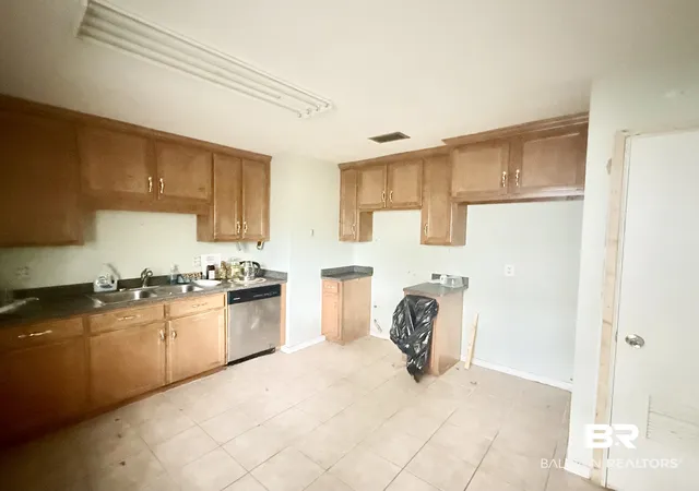 Photo 2 of Single family home for sale at 620 Bonnie Ln, Mobile, AL 36609 | MLS# 410590 | Listing updated on 2026-09-12