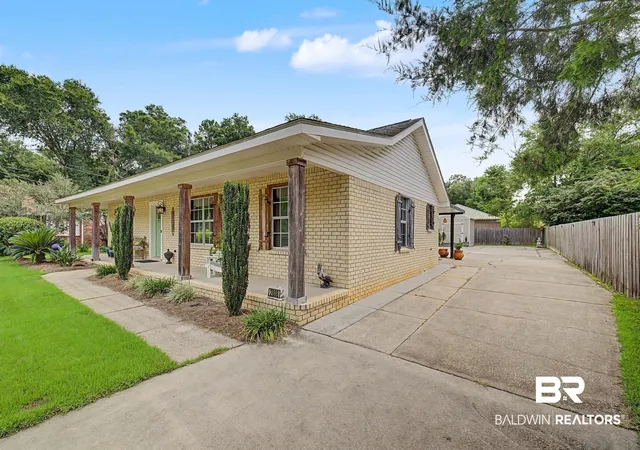 Single family home for sale at 2808 Pine Ridge Dr, Lillian, AL 36549 | MLS# 399491