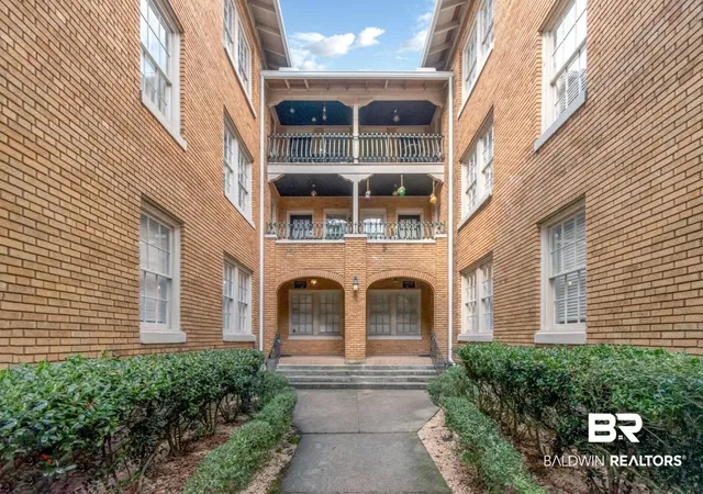 Photo 2 of Townhouse for sale at 1602 Government St #1A, Mobile, AL 36604 | MLS# 410937 | Listing updated on 2026-09-21