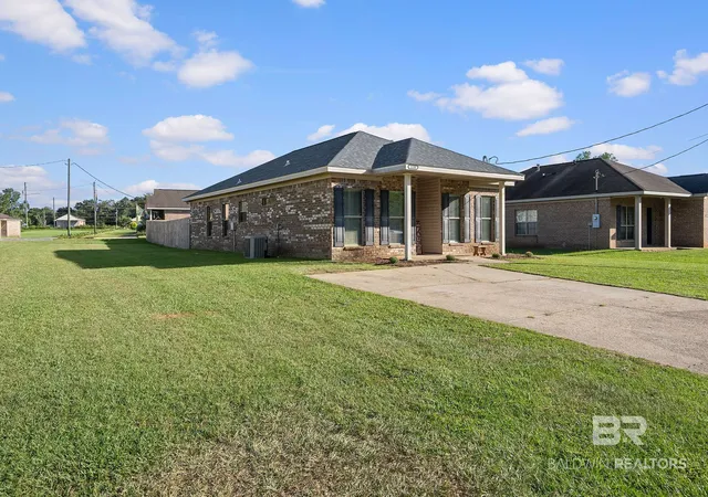 Photo 3 of Single family home for sale at 13701 Daniels Dr, Mobile, AL 36695 | MLS# 411309 | Listing updated on 2026-10-20