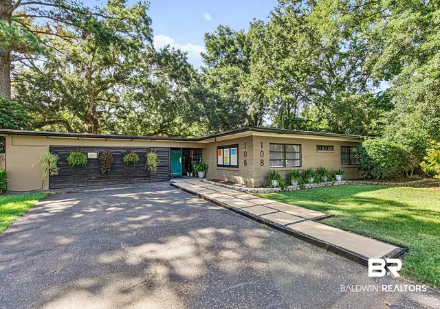 Photo 1 of Single family home for sale at 108 Hospital Dr, Fairhope, AL 36532 | MLS# 410939 | Listing updated on 2026-09-29