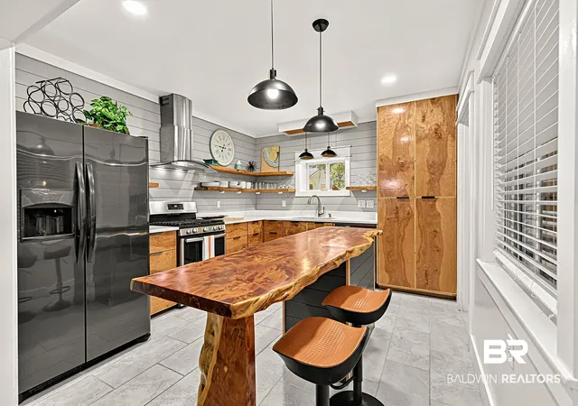 Photo 4 of Single family home for sale at 108 Hospital Dr, Fairhope, AL 36532 | MLS# 410939 | Listing updated on 2026-09-29