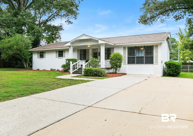 Photo 2 of Single family home for sale at 105 Sara Ave N, Spanish Fort, AL 36527 | MLS# 410369 | Listing updated on 2026-09-08