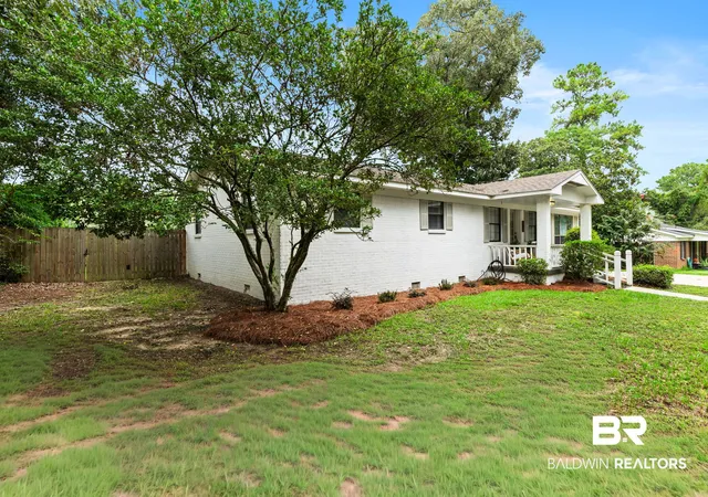 Photo 3 of Single family home for sale at 105 Sara Ave N, Spanish Fort, AL 36527 | MLS# 410369 | Listing updated on 2026-09-08
