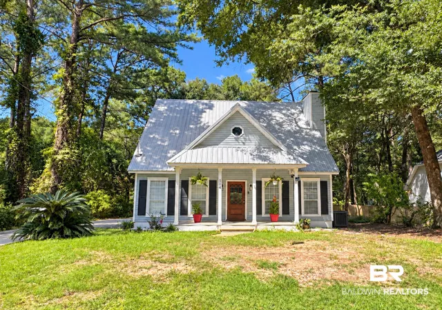 Photo 1 of Sale Pending at 104 Crestview Cir, Daphne, AL 36526 | MLS# 398231 | Listing updated on 2026-10-02