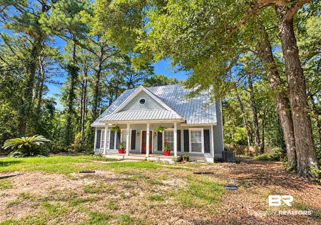 Photo 2 of Sale Pending at 104 Crestview Cir, Daphne, AL 36526 | MLS# 398231 | Listing updated on 2026-10-02