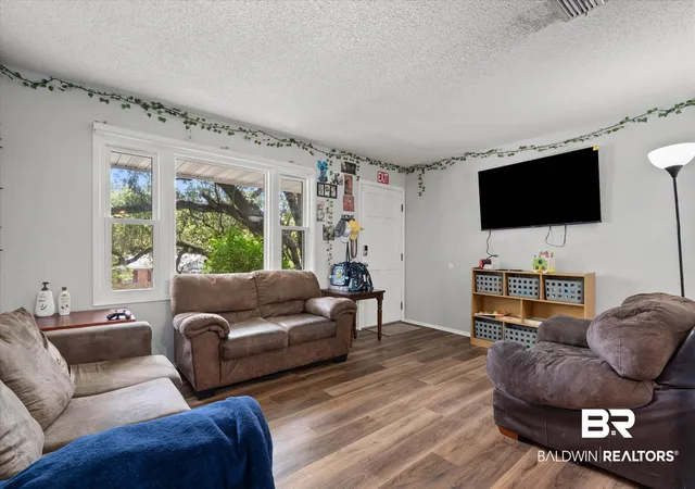 Photo 3 of Sale Pending at 1465 Mamie Dr, Mobile, AL 36618 | MLS# 408492 | Listing updated on 2026-09-18