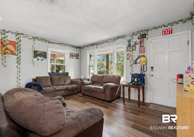 Photo 3 of Sale Pending at 1465 Mamie Dr, Mobile, AL 36618 | MLS# 408492 | Listing updated on 2026-09-18