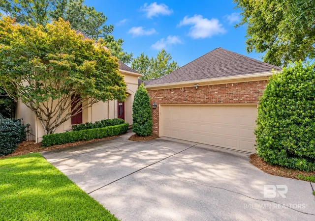 Photo 3 of Single family home for sale at 105 N North Cir, Fairhope, AL 36532 | MLS# 411487 | Listing updated on 2026-10-12