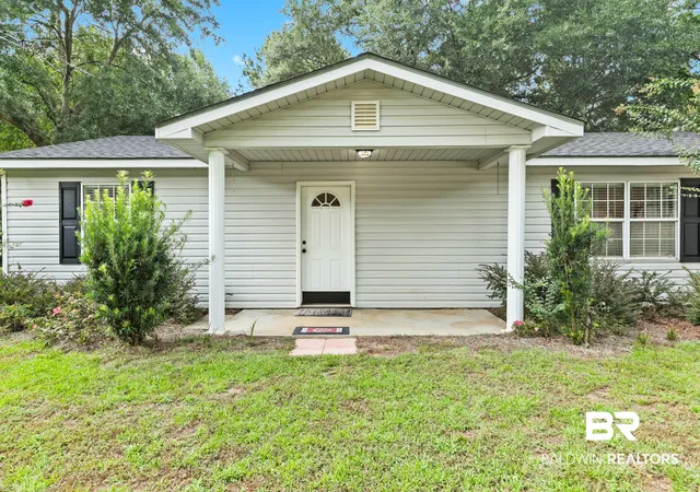 Photo 3 of Sale Pending at 106 Holly Hl Dr, Brewton, AL 36426 | MLS# 410651 | Listing updated on 2026-09-17