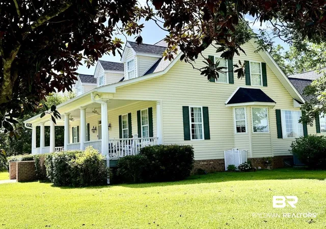 Photo 2 of Single family home for sale at 10097 Grove Dr, Fairhope, AL 36532 | MLS# 400106 | Listing updated on 2026-10-13