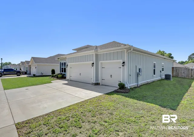 Photo 3 of Single family home for sale at 226 Bronze St, Fairhope, AL 36532 | MLS# 409348 | Listing updated on 2026-10-10