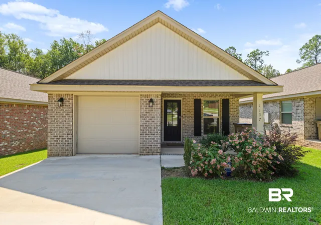 Single family home for sale at 1137 S Forest Glen Dr, Mobile, AL 36618 | MLS# 411033